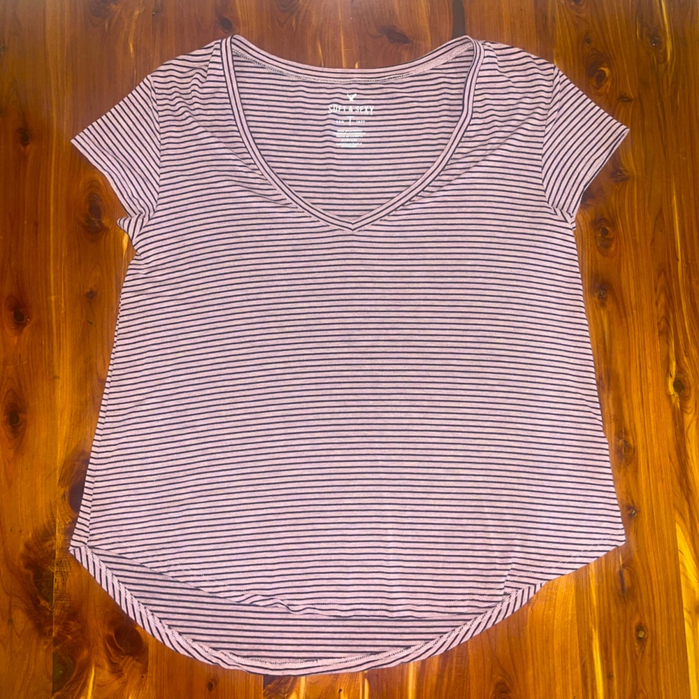 American Eagle Outfitters Soft & Sexy Scoop V-Neck t-shirt Size Small